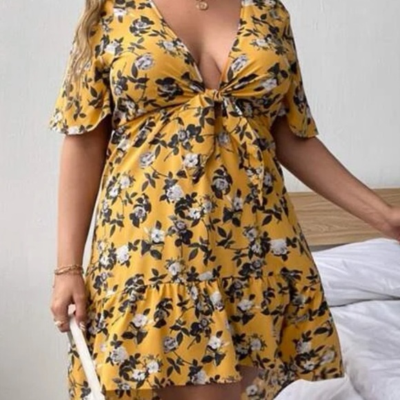 Plus Floral Print Tie Front Plunging Neck Dress - Picture 2 of 4